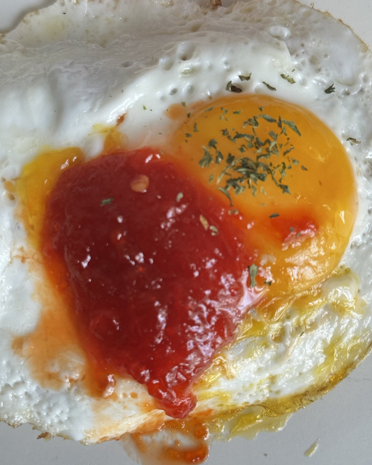 Fried egg with Tatashe and a sprinkle of parsley